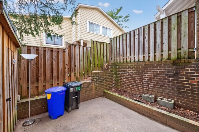 Building Photo - 13045 Thyme Ct