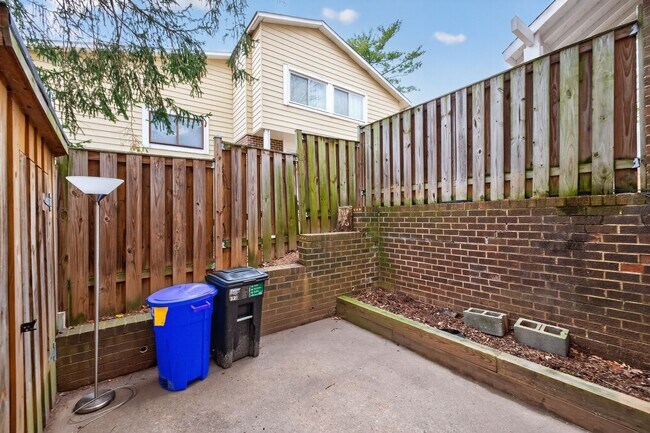 Foto del edificio - 13045 Thyme Ct