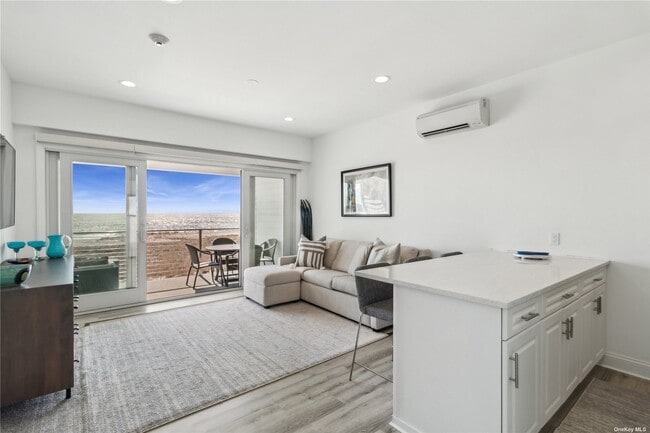 Building Photo - 473 Dune Rd