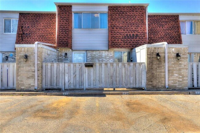 Building Photo - 1624 Claudia Dr