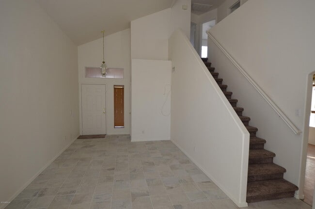 Building Photo - 630 N Diane Ct