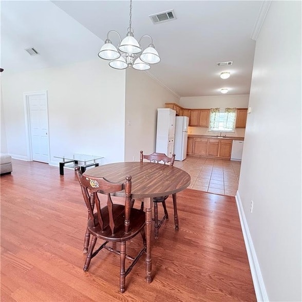 Building Photo - 331 Main St