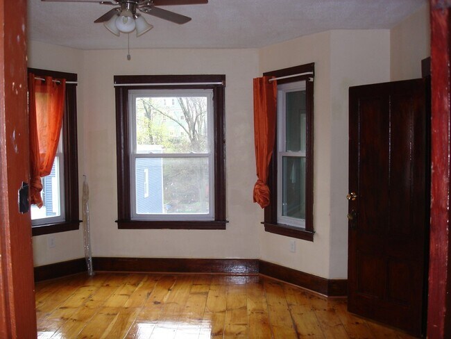 Building Photo - 318-320 Elm St