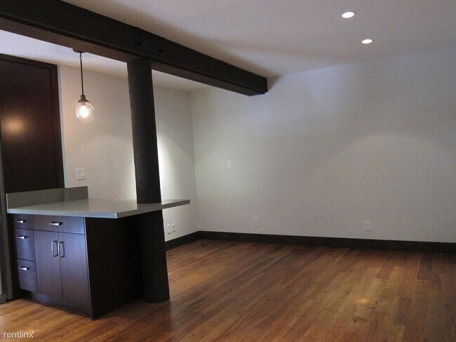 Building Photo - 6344 Thornhill Dr