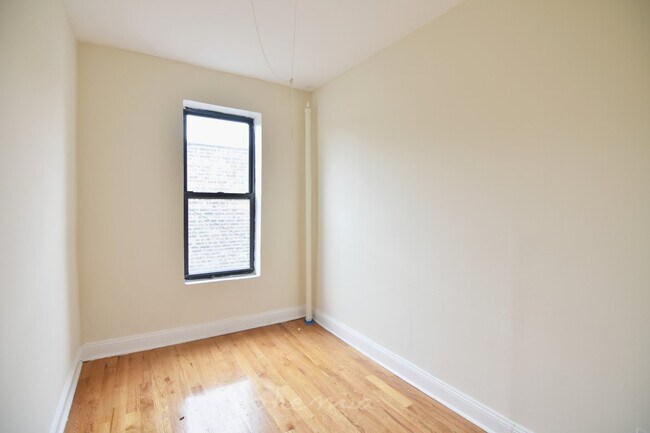 Foto del edificio - 242 Bradhurst Ave
