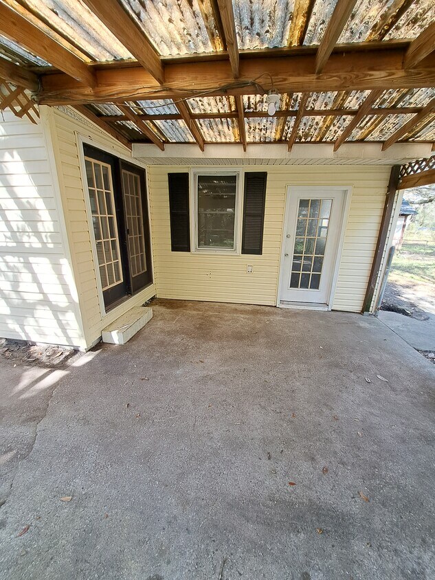Primary Photo - 5740 Pilgrim Ave