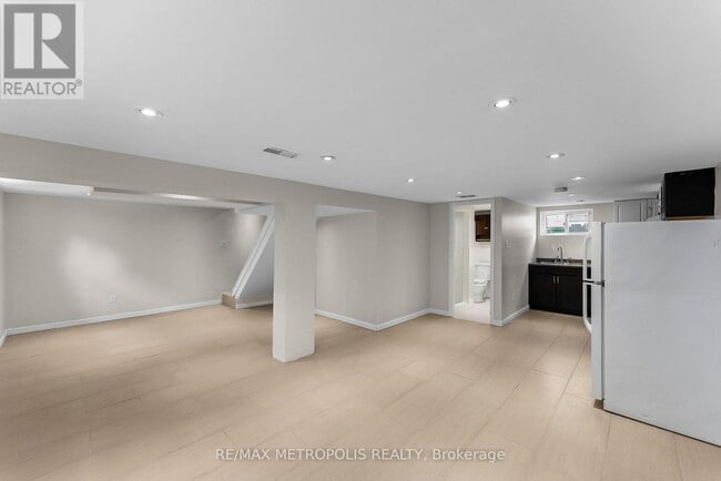 Photo du bâtiment - 96 Allenby Ave