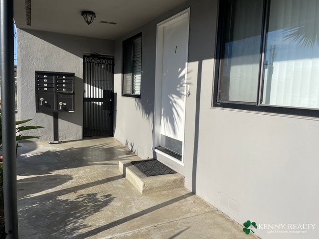 Building Photo - 156 Southwood Center  LA01