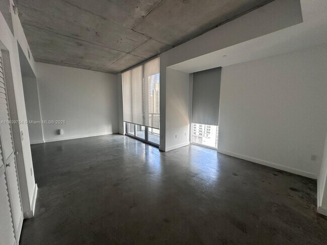 Foto del edificio - 151 SE 1st St