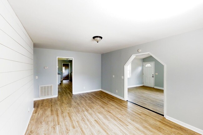 Building Photo - Charming West Ashley Ranch