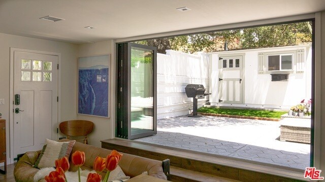 Foto del edificio - 5316 La Roda Ave