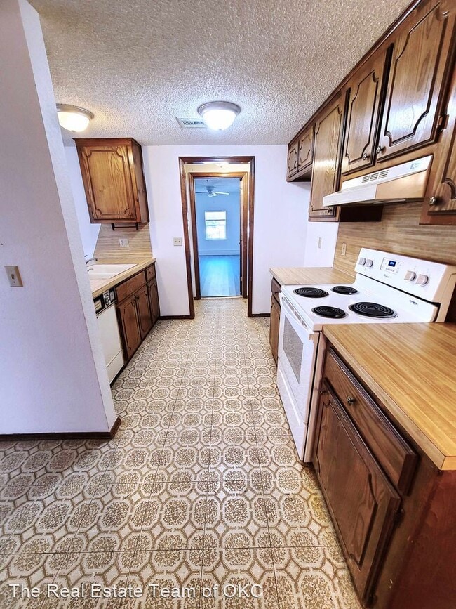 Building Photo - 3 br, 2 bath House - 8606 S Camay Ave