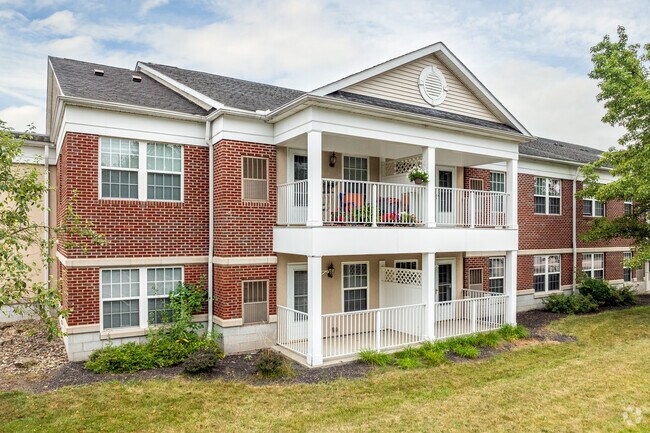 Vista alternativa - Royalton Apartments - Luxury 55+Senior Living