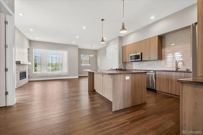 Foto del edificio - 1407 Rogers Ct