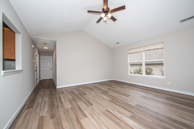 Living room - 1508 Woodland Ct