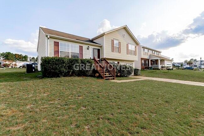 Building Photo - PICK YOUR GIFT OF $200 OFF YOUR FIRST FULL...