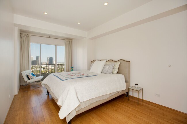 Master Bed - 10501 Wilshire Blvd