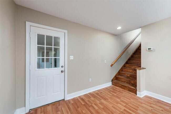 Foto del edificio - 1728 Connorvale Rd