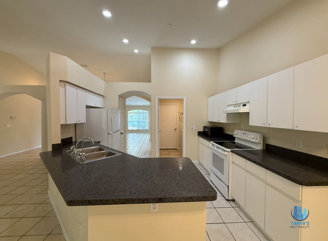 Building Photo - Beautiful 4 Bedrooms 2 Bathrooms Home for ...