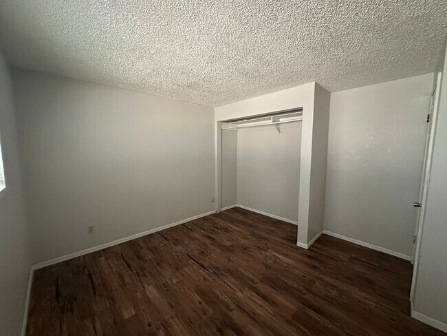 Foto del edificio - 2 bedroom 1 bath duplex
