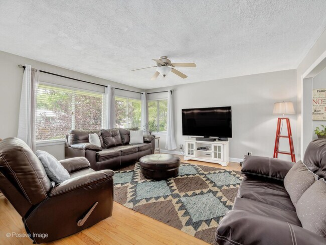 Foto del edificio - 230 Elmwood Dr
