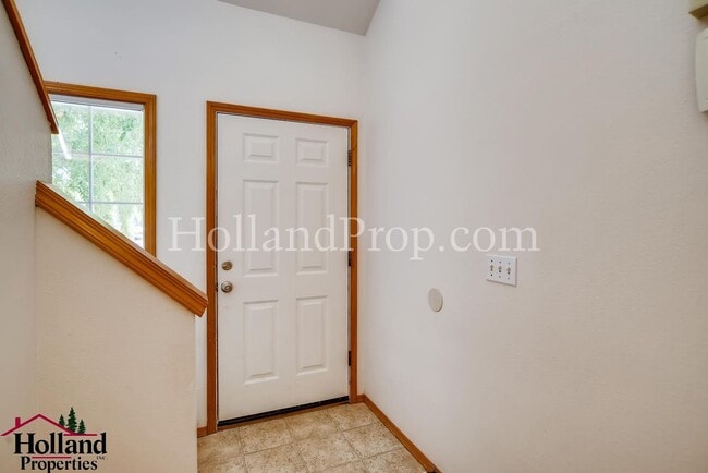 Building Photo - Pinewood 3901-03 - Lee