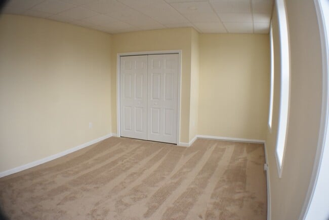 Building Photo - 3rd floor Apartment