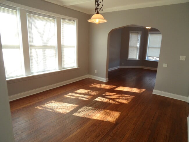 Building Photo - 7537 S Evans Ave