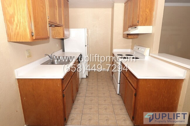 Building Photo - 1 Bed, 1 Bath Condo in Gated Community wit...