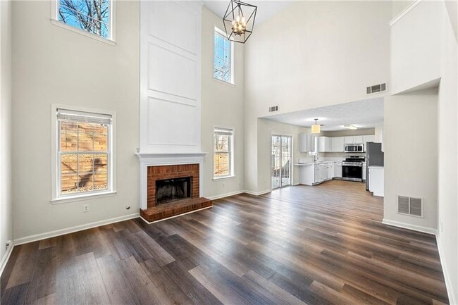 Building Photo - 3300 Northcliff Dr