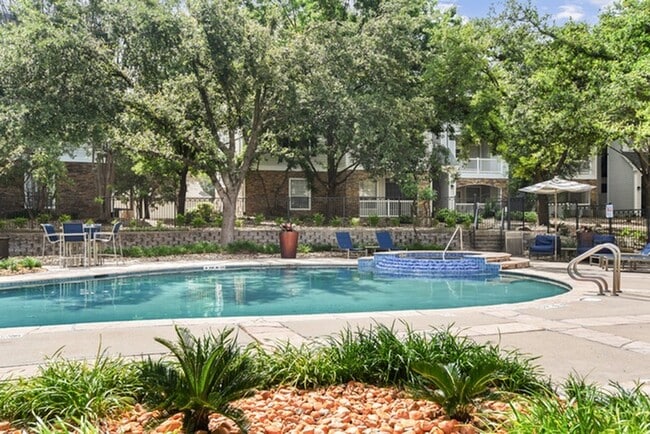 Building Photo - Lantower Round Rock