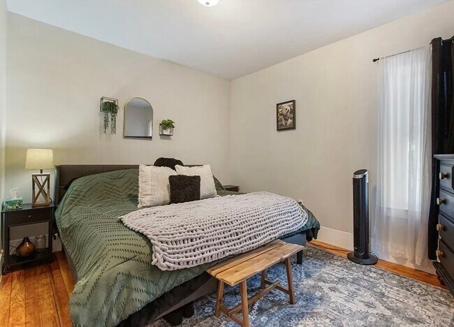 Foto del edificio - 1037 Cove Rd