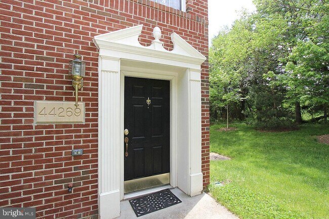Foto del edificio - 44269 Cornish Ln