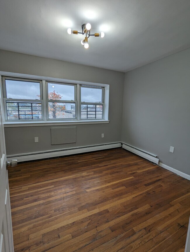80 Grafton Ave B16 - 81 Grafton Ave