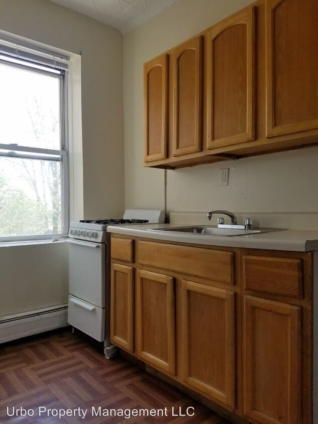 Primary Photo - 72 Woodlawn Ave