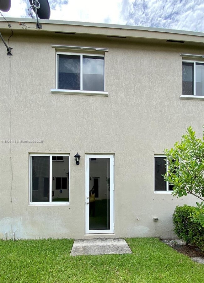 Building Photo - 21479 NW 14th Ct