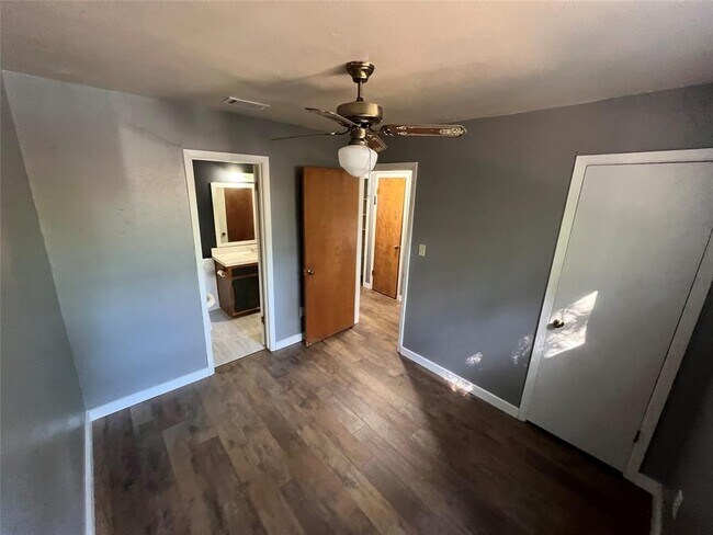 Building Photo - 32 Harbour Row Dr