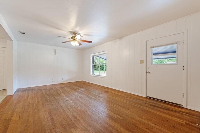 Building Photo - 8908 Capitol Dr