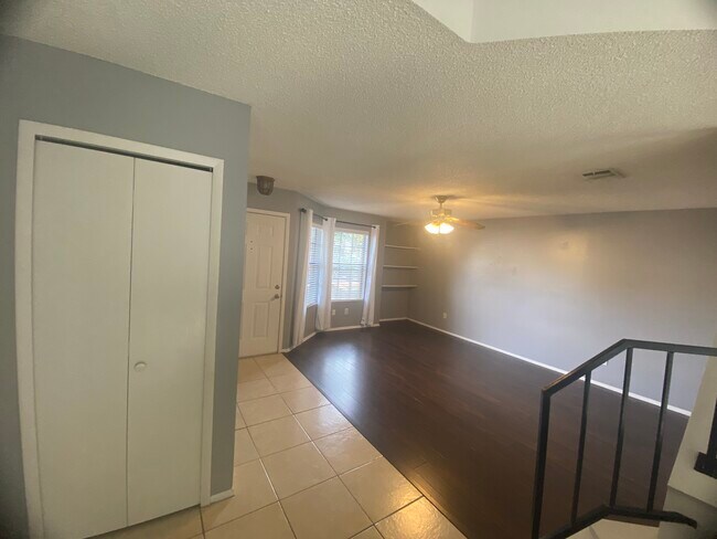 Building Photo - 2869 Wareham Ct