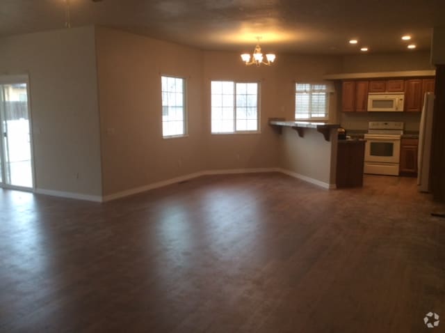Building Photo - 1285 Claremont Dr