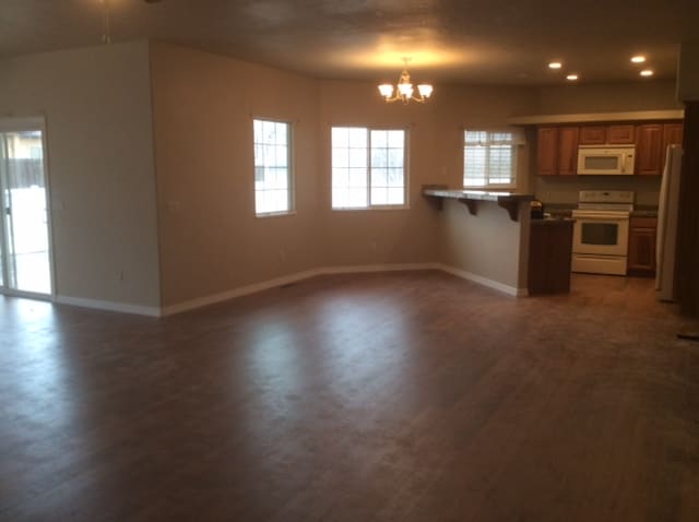 Primary Photo - 1285 Claremont Dr