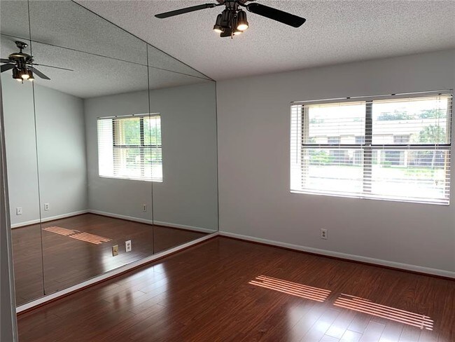 Building Photo - 3961 Cocoplum Cir