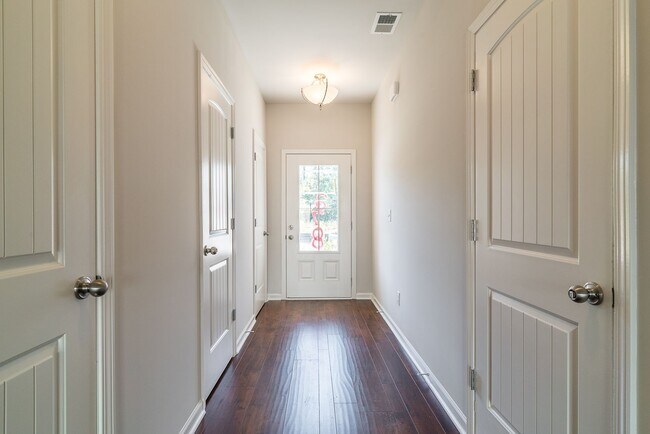 Building Photo - Modernistic 3 bed 2.5 bath Townhome in Jon...
