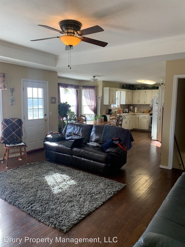 Building Photo - 3 br, 3 bath House - 608 E. Baldknobber St