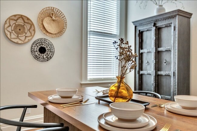Building Photo - Charming 2BR Townhome in Omaha