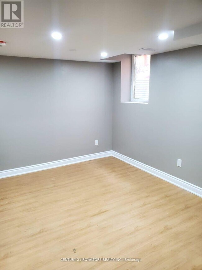 Building Photo - 1362 Pickwick Dr