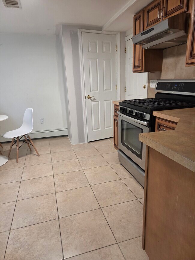 Foto del edificio - 456 Morse Ave