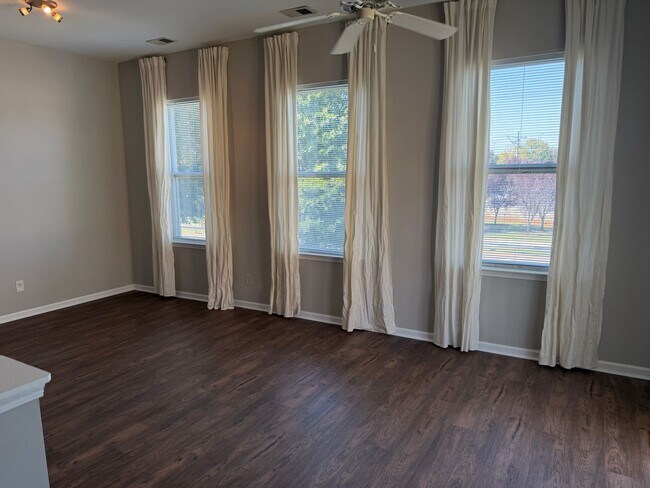 Building Photo - 3475 Chagall Ct