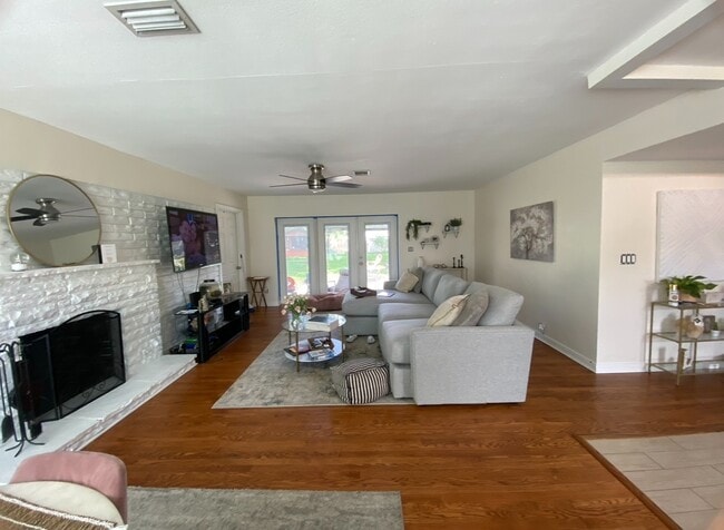 Photo - 216 Rippling Ln House