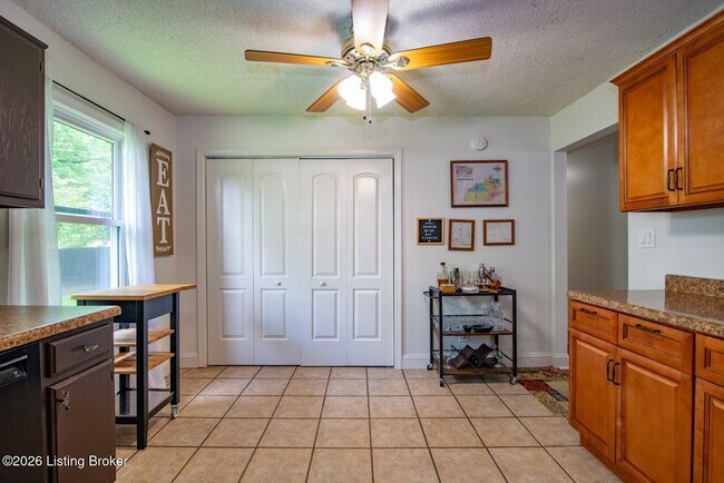 Foto del edificio - 119 E French St